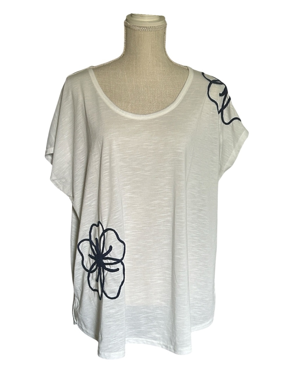 White Annaliese top with a crocheted navy blue flower on hip & shoulder size 2XL